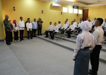 Kunjungi SMKN Jateng, Jokowi Dipameri Presentasi Siswa Berbahasa Jepang