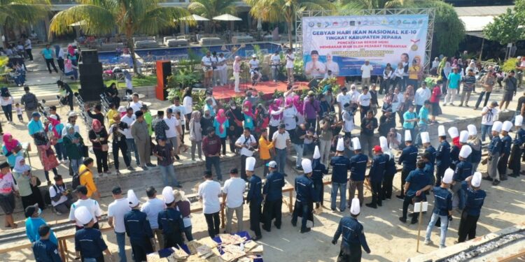 Jepara Catatkan Rekor Muri Membakar Ikan Terbanyak