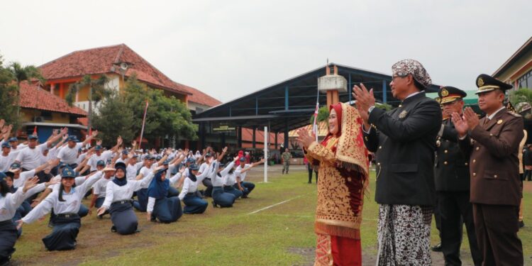 Hari Guru, Pj Gubernur Jateng Luncurkan Ayo Rukun untuk Tekan Kekerasan di Sekolah