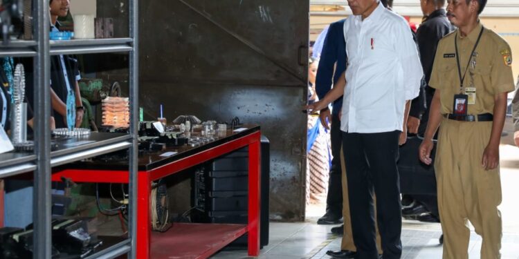 Dampingi Presiden Tinjau SMKN 1 Kedungwuni, Nana Siap Genjot Pendidikan Vokasi dan Pelatihan Kerja