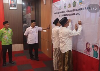 100 Pengurus Ponpes Tanda Tangani Komitmen Ramah Anak