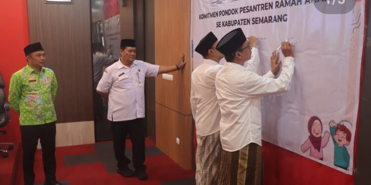 100 Pengurus Ponpes Tanda Tangani Komitmen Ramah Anak