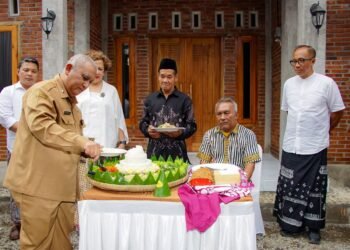 Mukodin dan Hariyanto Kini Lebih Nyaman Tinggal di Rumah Layak Huni.